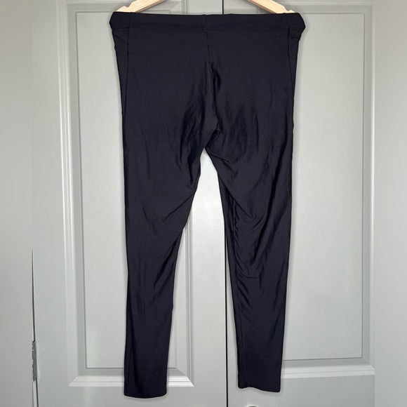 Blackmilk Matte Pocket Leggings - Limited - Picture 6 of 7